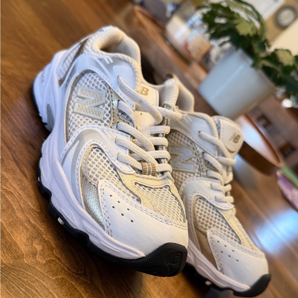 New Balance 530 Trainer Kid Sneakers - White and Gold